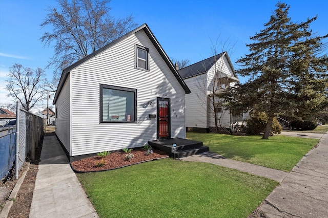 view of front of home featuring a front yard