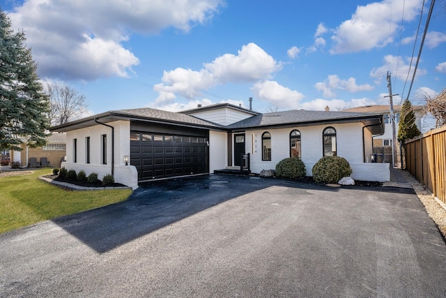 view of front facade featuring a front yard and a garage