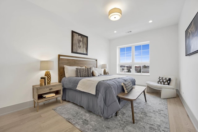 bedroom featuring recessed lighting, light wood-type flooring, visible vents, and baseboards