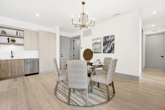 dining space featuring light wood-style flooring, visible vents, and recessed lighting