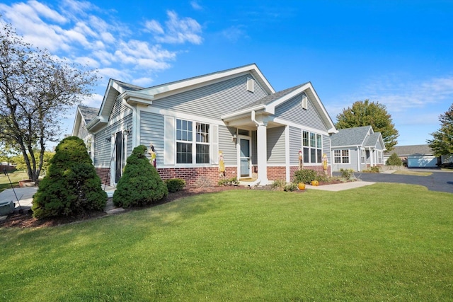 view of front facade with a front yard