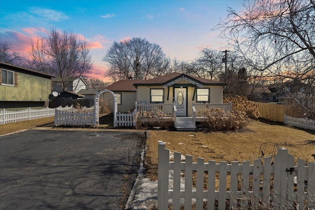 view of front of house with a porch and a fenced front yard