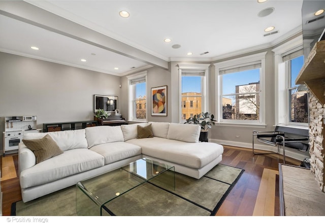 living area featuring recessed lighting, ornamental molding, visible vents, baseboards, and dark wood-style flooring