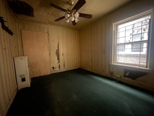 empty room with ceiling fan