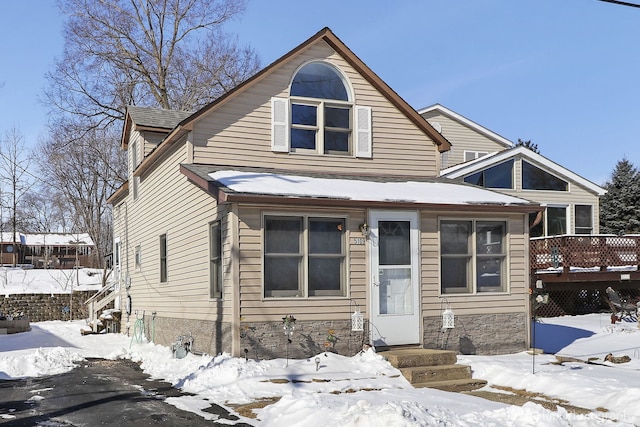 view of front of property