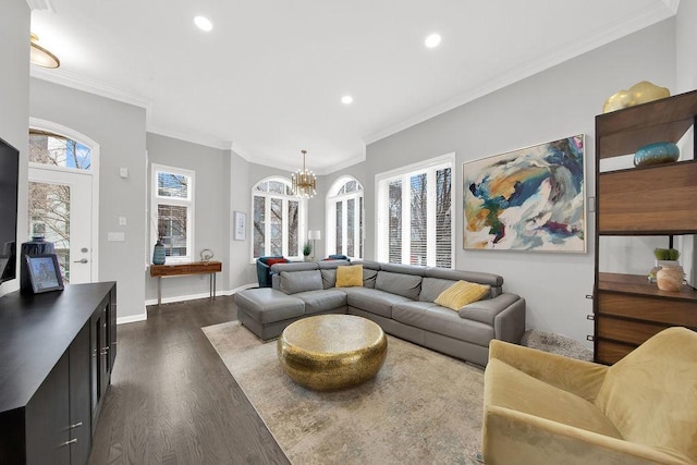 living area featuring recessed lighting, dark wood-type flooring, baseboards, an inviting chandelier, and crown molding