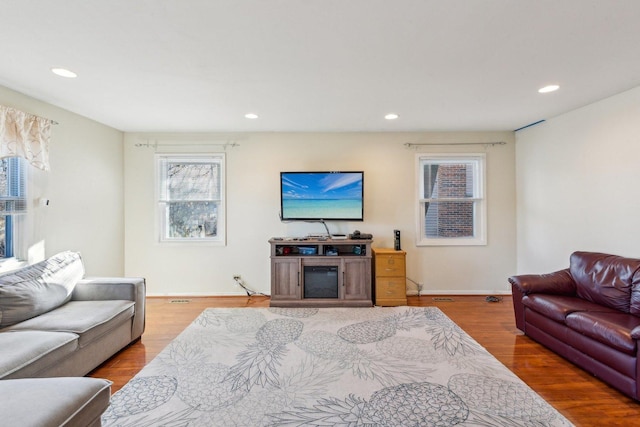 living area featuring recessed lighting, baseboards, and wood finished floors