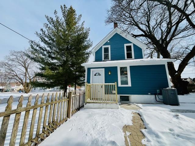 view of front of home with a fenced front yard and central AC unit