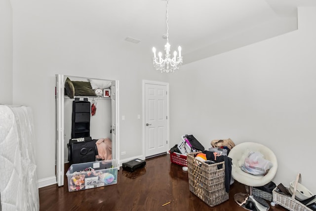 interior space with dark wood-style floors, baseboards, and an inviting chandelier