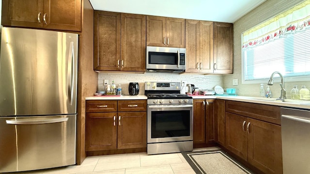 kitchen with sink, tasteful backsplash, and stainless steel appliances