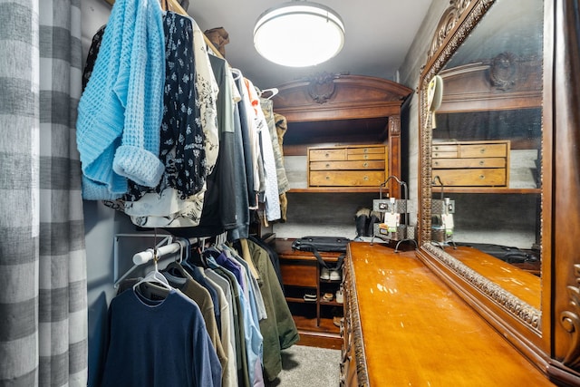 view of spacious closet