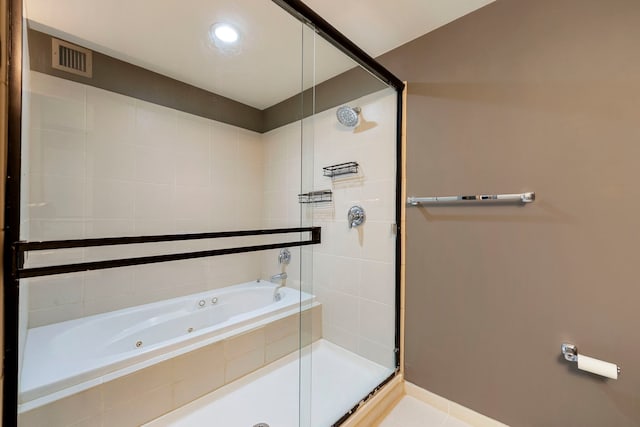 701 S Wells St Unit 3105, Chicago, IL 60607 - full bath featuring visible vents, a tub with jets, a shower stall, and recessed lighting