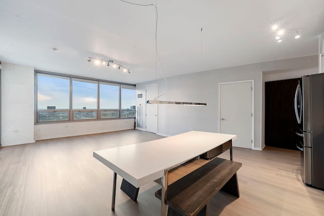 701 S Wells St Unit 3105, Chicago, IL 60607 - dining space featuring baseboards, light wood-type flooring, and rail lighting
