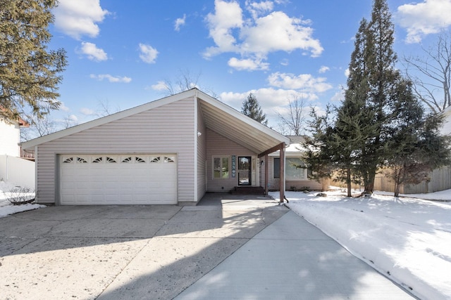 view of front of property featuring driveway