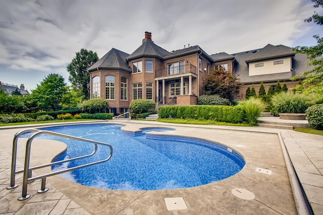 view of pool featuring a hot tub