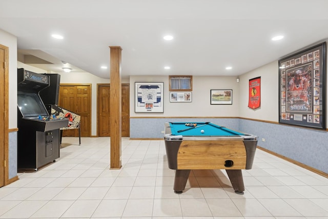 game room with recessed lighting, a wainscoted wall, pool table, and wallpapered walls