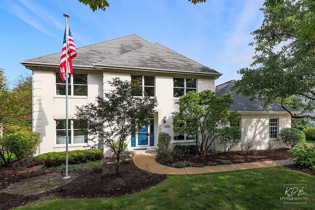 view of front of property with a front yard