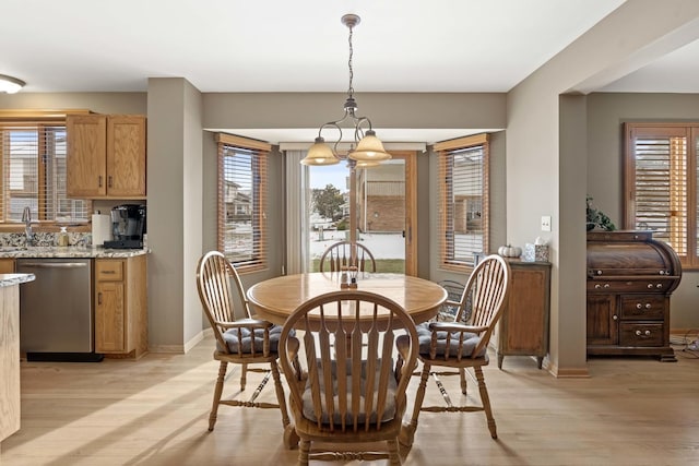 dining room with sink, plenty of natural light, and light hardwood / wood-style floors