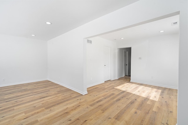 empty room featuring visible vents, baseboards, light wood-style flooring, and recessed lighting