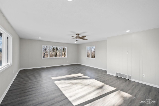 empty room featuring dark hardwood / wood-style floors and ceiling fan