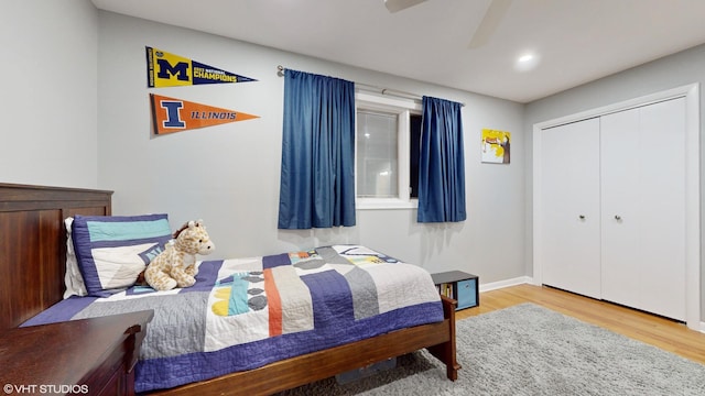 bedroom featuring recessed lighting, a closet, a ceiling fan, wood finished floors, and baseboards