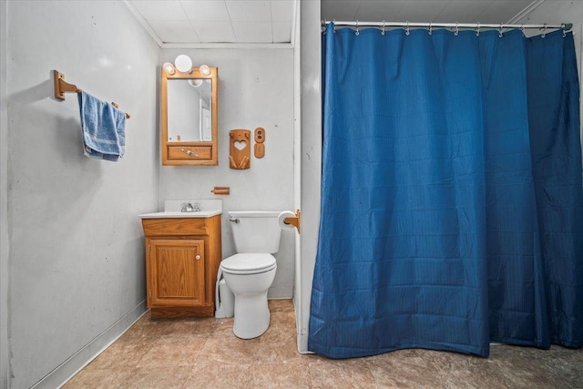 full bathroom with a shower with curtain, vanity, and toilet