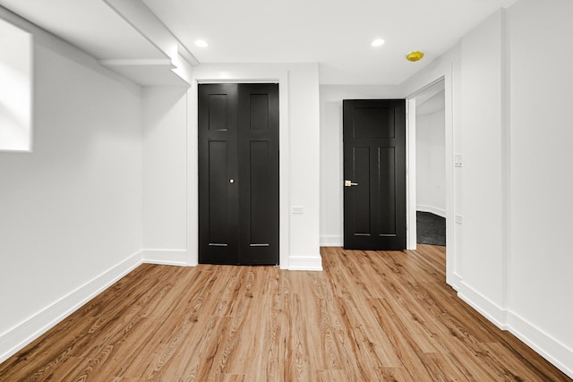 unfurnished bedroom featuring light wood-style flooring, baseboards, and recessed lighting