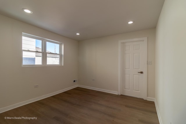 unfurnished room with dark wood-type flooring, recessed lighting, and baseboards