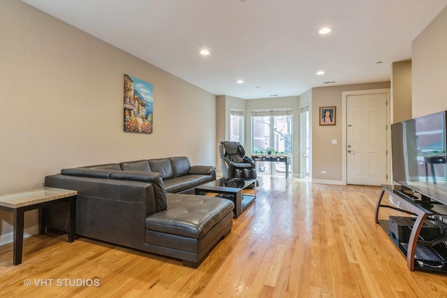 living area with recessed lighting, light wood-type flooring, and baseboards