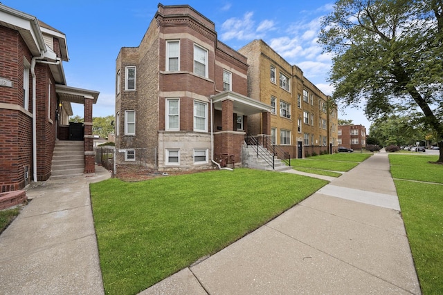 exterior space featuring a front yard