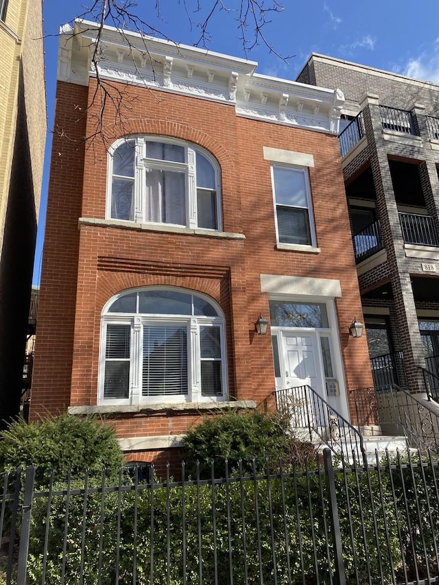 view of front facade with brick siding