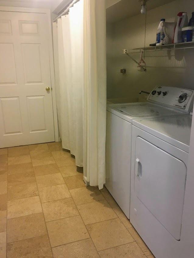 washroom featuring laundry area and washing machine and dryer