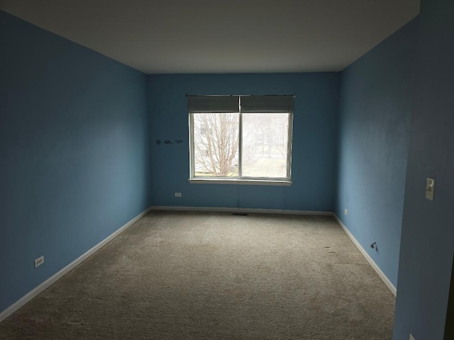 spare room with carpet flooring