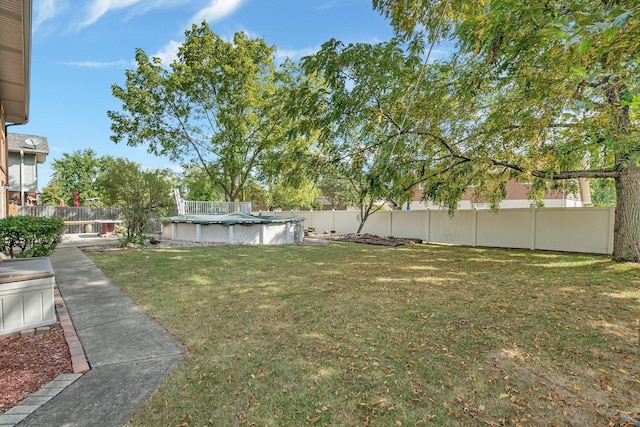 view of yard featuring a covered pool