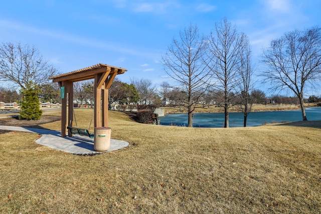 view of yard featuring a water view