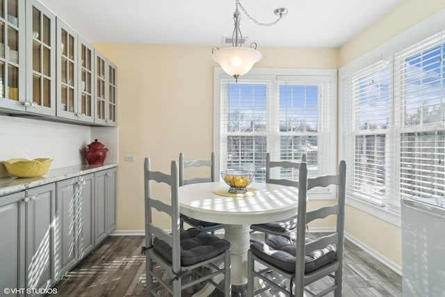 dining room featuring visible vents, dark wood finished floors, and baseboards