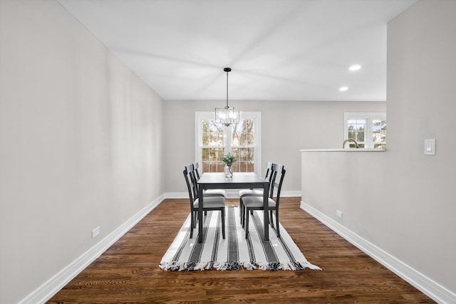 dining space with a chandelier, recessed lighting, dark wood-style flooring, and baseboards