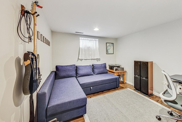 living area featuring recessed lighting, wood finished floors, visible vents, and baseboards