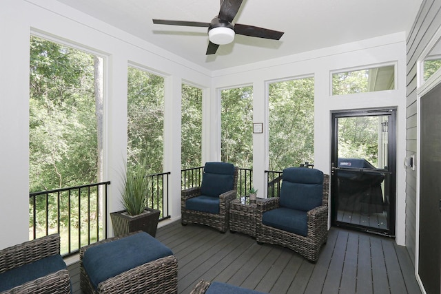 sunroom / solarium featuring a ceiling fan