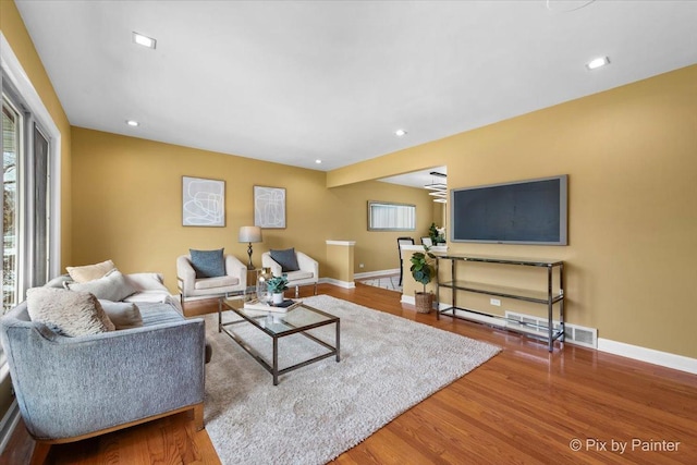 living room with recessed lighting, wood finished floors, and baseboards