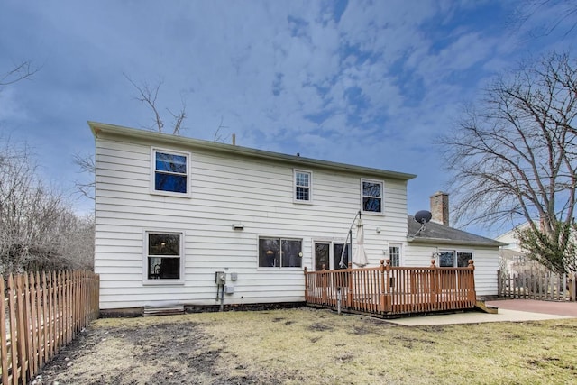 6 Robin Hood Ct, Lincolnshire, IL 60069 - rear view of property with a deck and fence