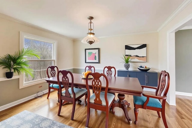 6 Robin Hood Ct, Lincolnshire, IL 60069 - dining area featuring crown molding, baseboards, and light wood-type flooring