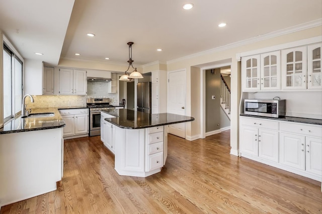6 Robin Hood Ct, Lincolnshire, IL 60069 - kitchen with a center island, ornamental molding, a sink, white cabinets, and appliances with stainless steel finishes