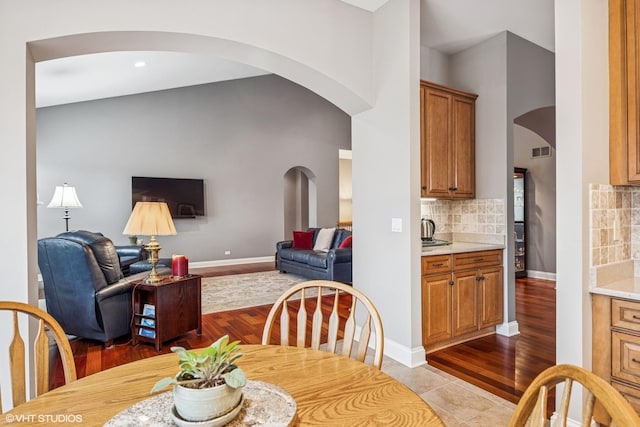 dining room featuring light wood-style floors, visible vents, and baseboards