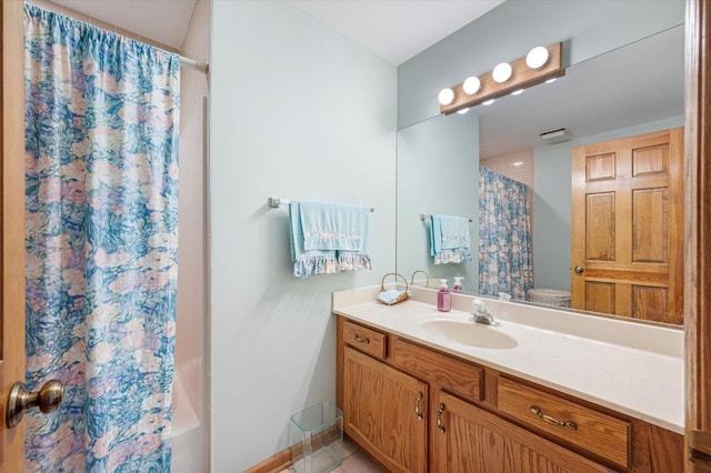 full bath with toilet, shower / bathtub combination with curtain, visible vents, and vanity