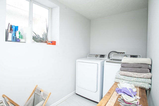 laundry room featuring laundry area, baseboards, and independent washer and dryer