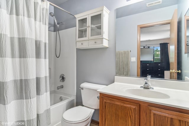 full bath with visible vents, shower / bath combo with shower curtain, toilet, and vanity