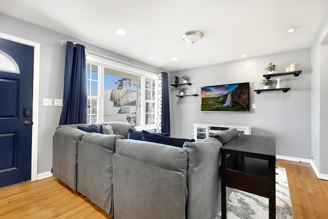 living area featuring recessed lighting, wood finished floors, and baseboards