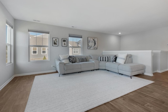 living room featuring visible vents, recessed lighting, baseboards, and wood finished floors