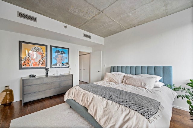 bedroom featuring dark wood-style floors, visible vents, and baseboards